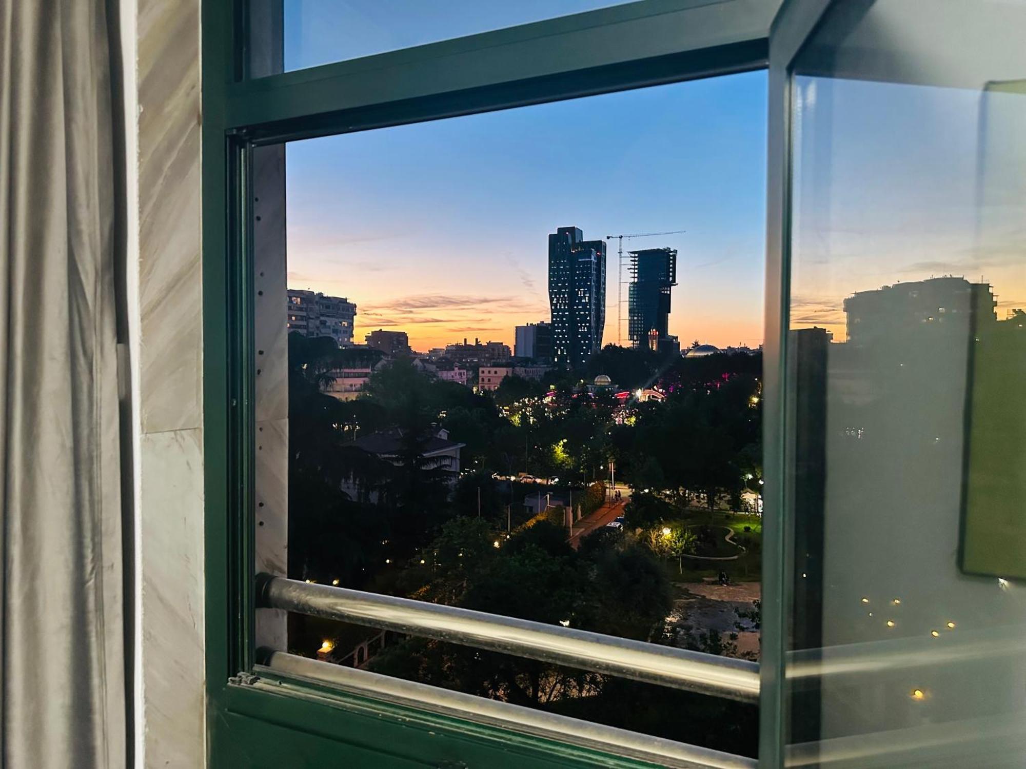 Amo Tower Tirana Center Apartman Kültér fotó